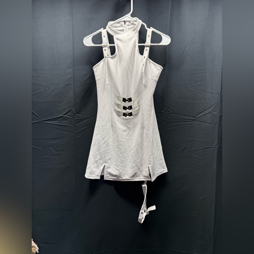 Elegant White Buckle Mini Dress Sz M (12QS)